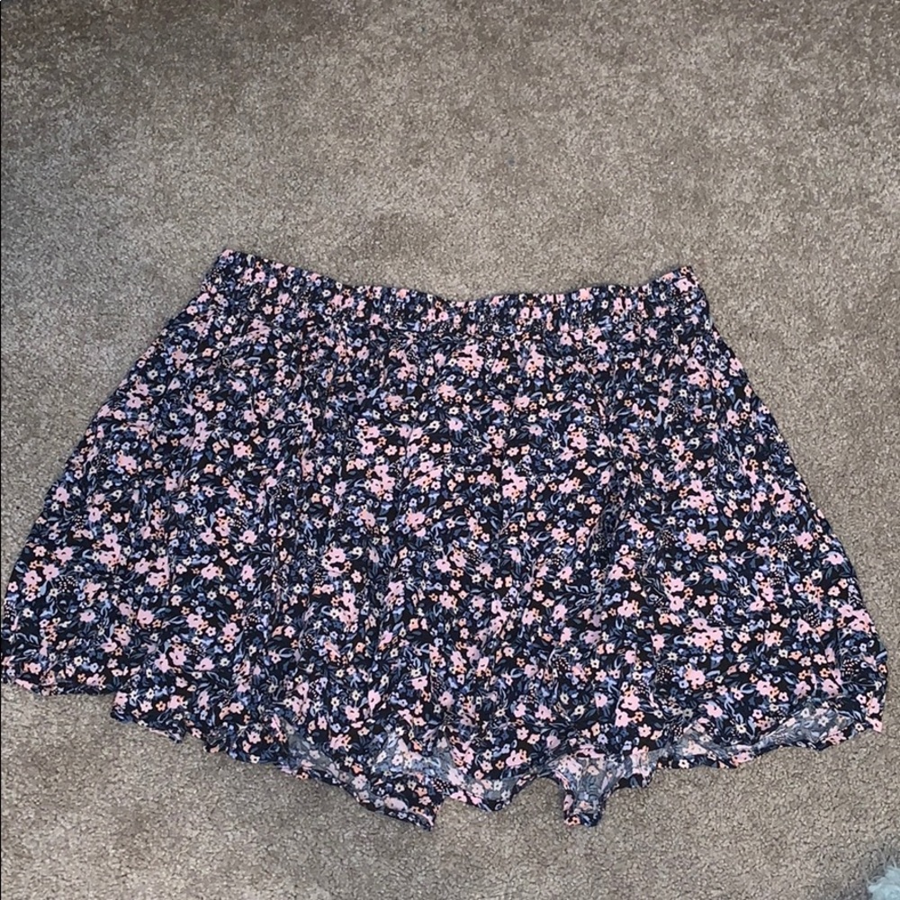 Like new, floral mini skirt